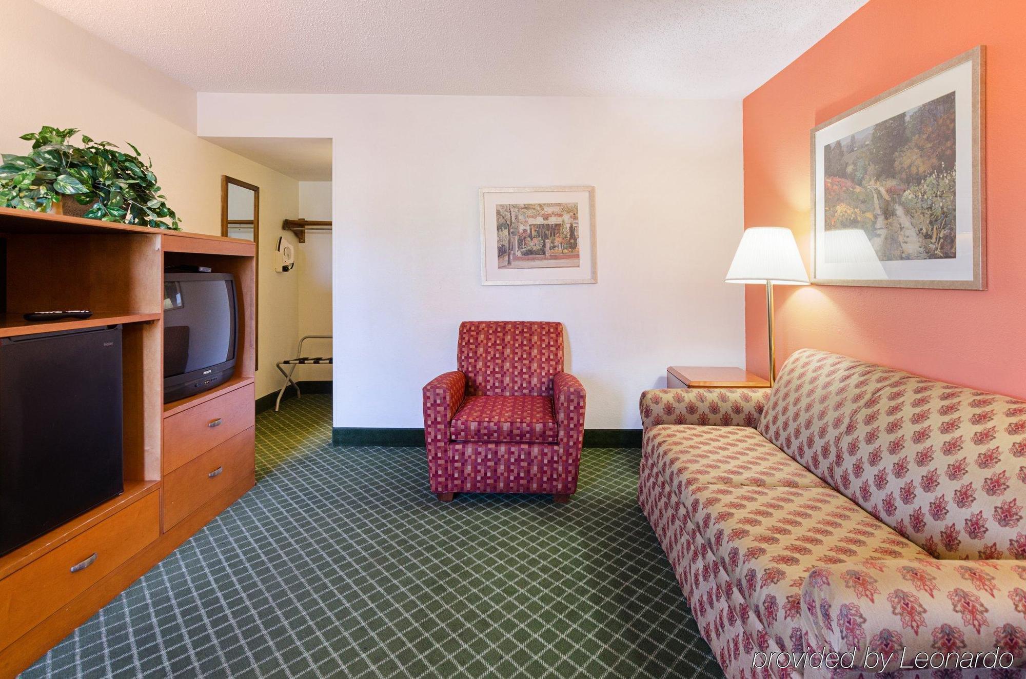 Econo Lodge Inn & Suites Johnson City Exterior photo